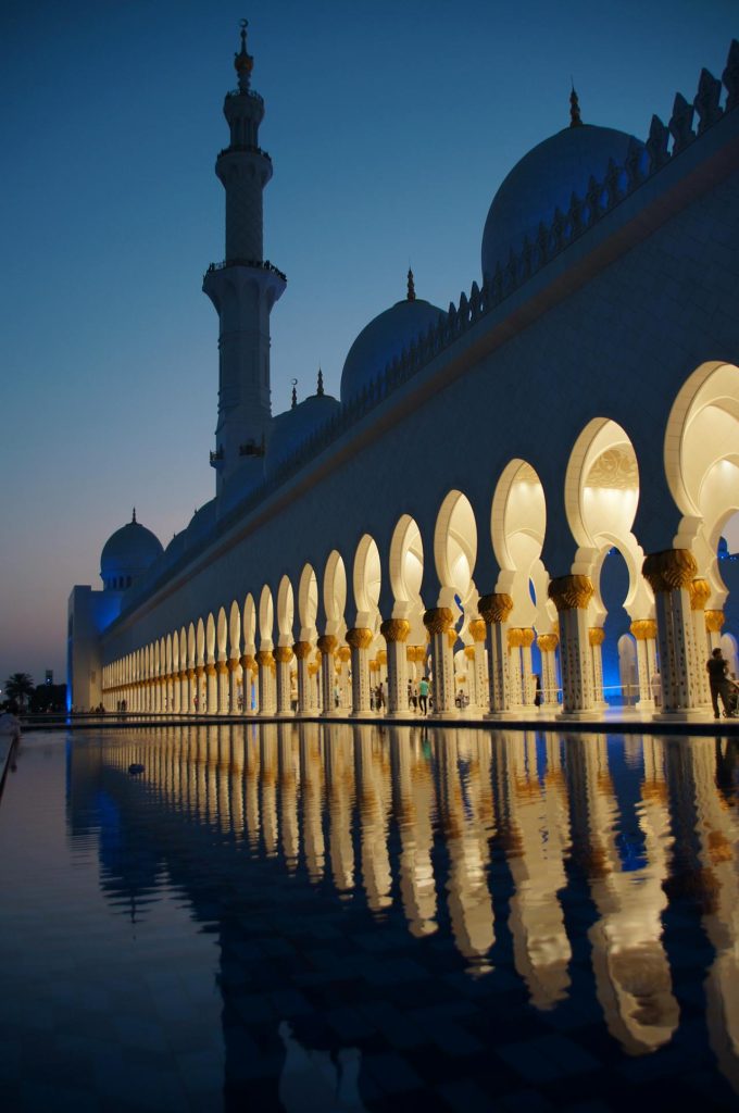 Affordable Abu Dhabi Holiday Packages: Luxury on a Budget